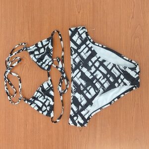 NEW Demi's Swimwear Two Piece Black White Abstract Print Bikini Set Size Small
